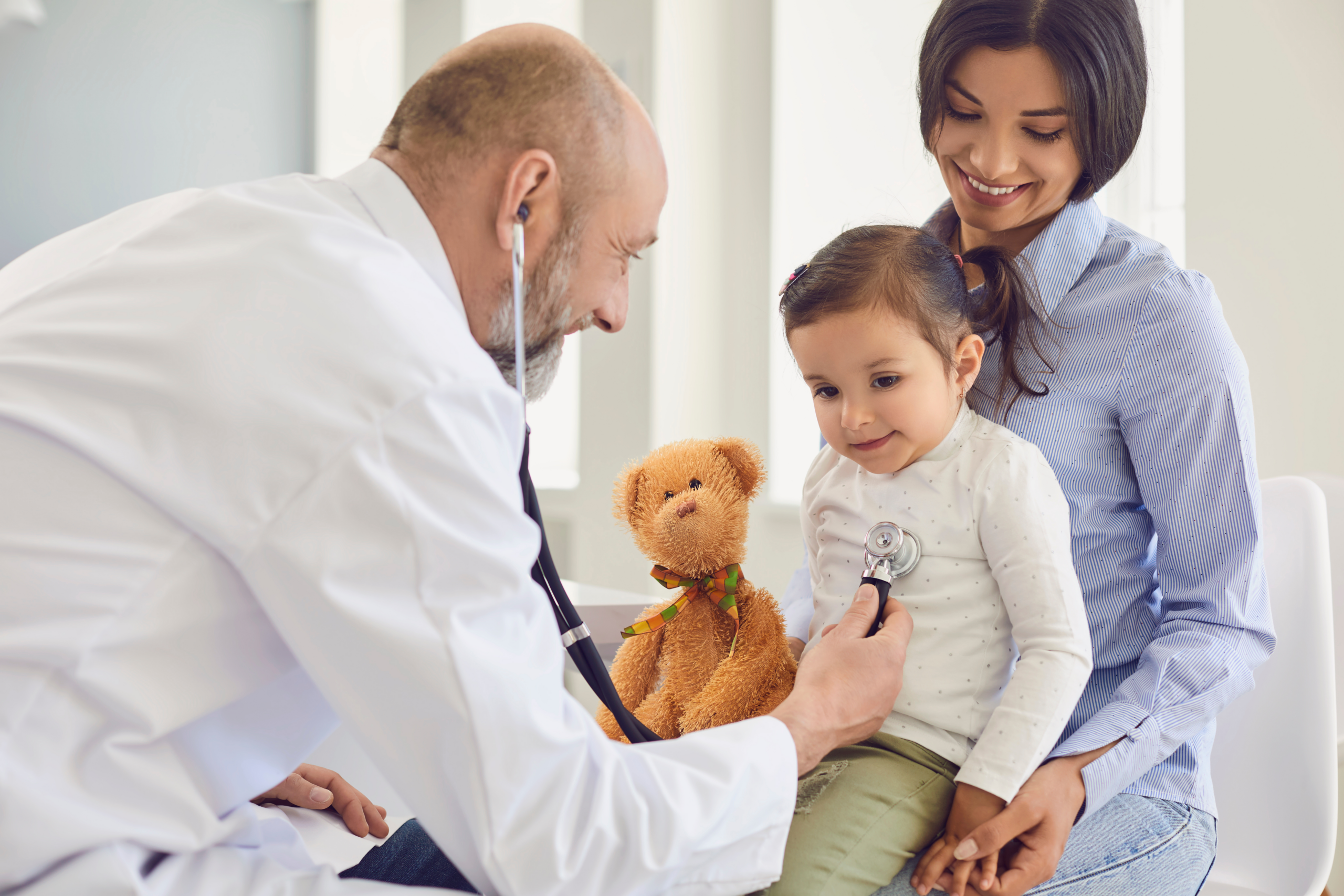 young child in the ER with the flu speaking with the doctor